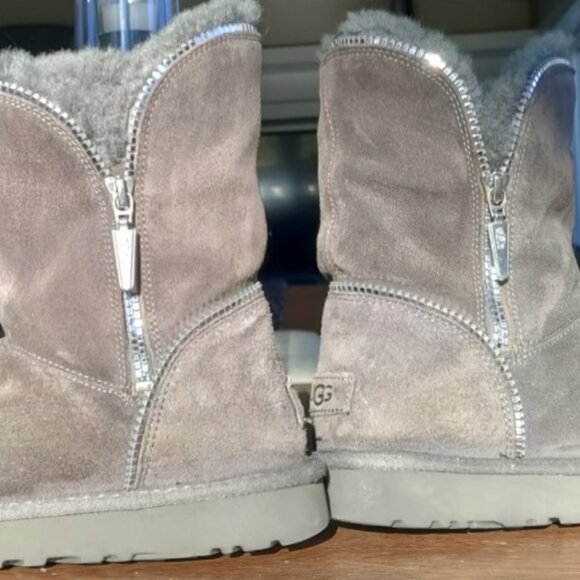 UGG boots, Woman's size 8 - Picture 5 of 7